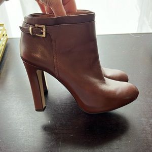 Banana Repulblic ankle bootie, size 7